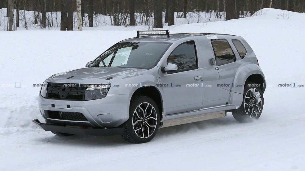 Электрическая версия кроссовера Dacia Duster EV замечена на тестах