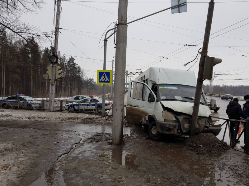 Крупное ДТП с маршруткой в Рязани, пострадали 7 взрослых и 3 детей