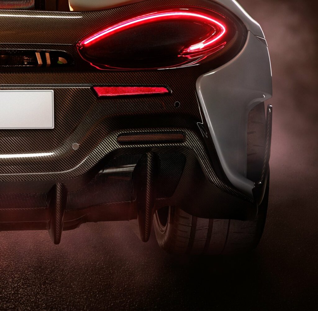 McLaren тизером анонсировала экстремальную версию суперкара 570S