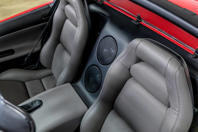 Простоявший в гараже 27-летний Dodge Viper продают за 100 тыс. долларов