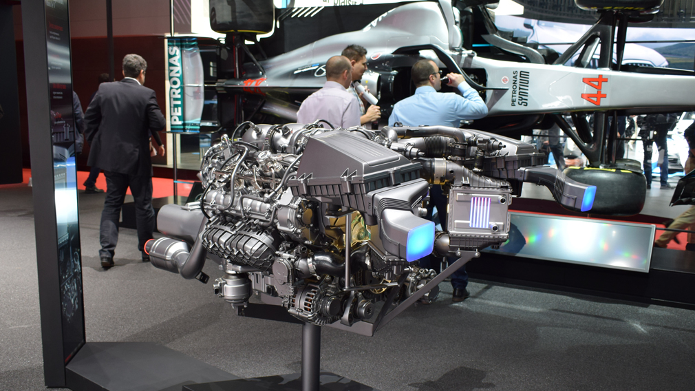 Mercedes-Benz представил новый двигатель для GT-R в Женеве