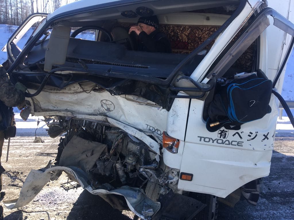 В Сковородинском районе произошло лобовое ДТП внедорожника и грузовика