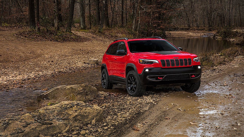 Jeep в январе 2018 года представит обновленную версию Cherokee