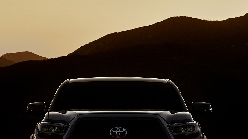 Toyota тизером анонсировала рестайлинговый пикап Tacoma