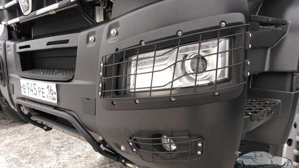 КамАЗ показал новый премиальный самосвал с кабиной от Mercedes