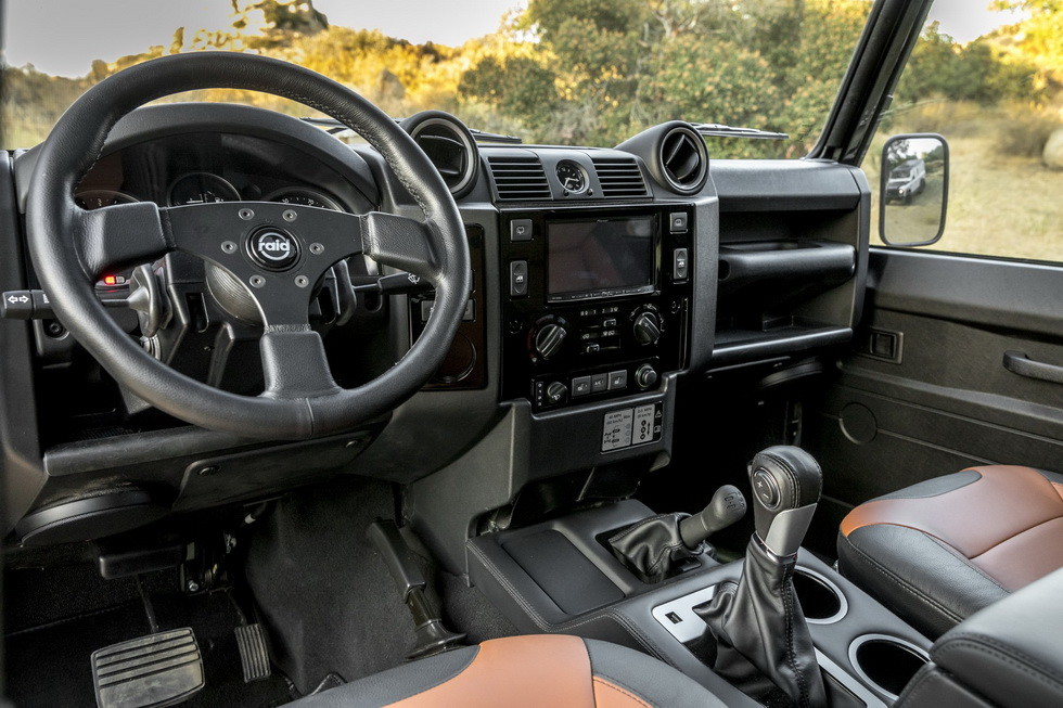 В США создали 430-сильный внедорожник Land Rover Defender