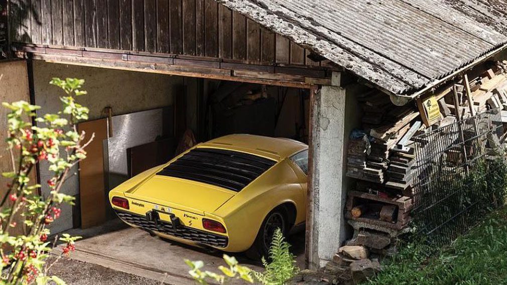 Почти новый Lamborghini Miura 1969 года будет продан на аукционе