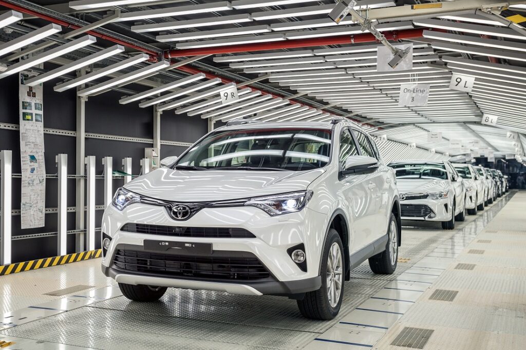 Toyota за 11 месяцев в два раза увеличила производство в России