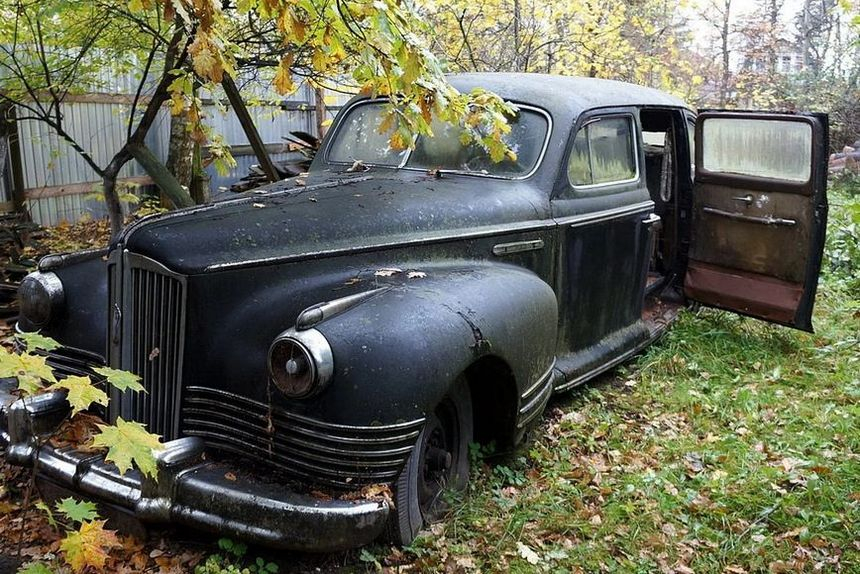 В Крыму нашли брошенный на 60 лет лимузин ЗиС-110 1953 года