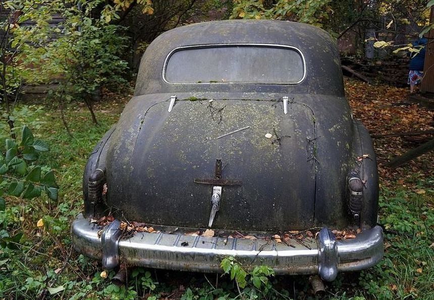 В Крыму нашли брошенный на 60 лет лимузин ЗиС-110 1953 года