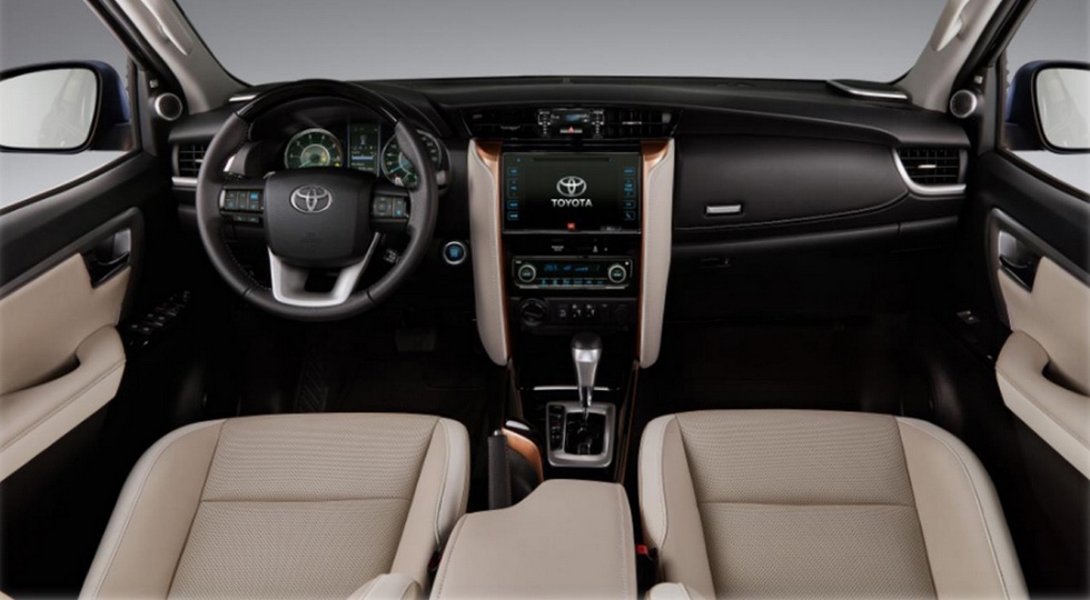 Компания Toyota представила роскошную версию внедорожника Fortuner
