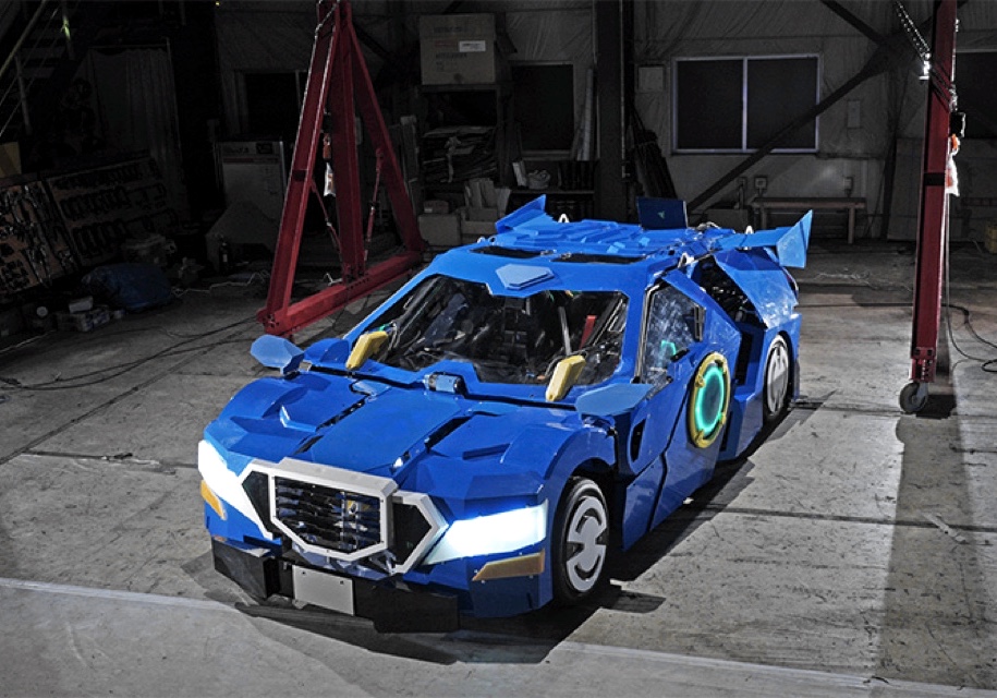 Двухместный автомобиль за минуту: в Японии сделали робота-трансформера