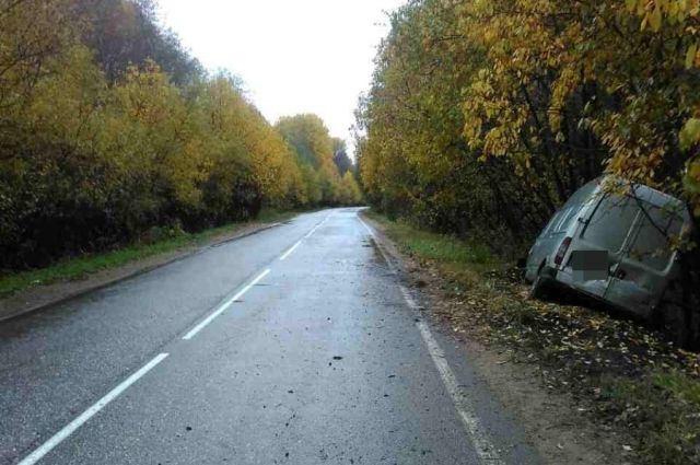 25-летний водитель уснул и влетел во встречный фургон в Тверской области