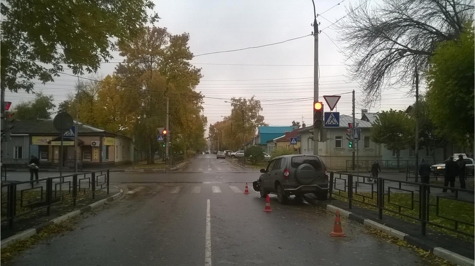Водитель внедорожника устроил ДТП на перекрестке в центре Тамбова