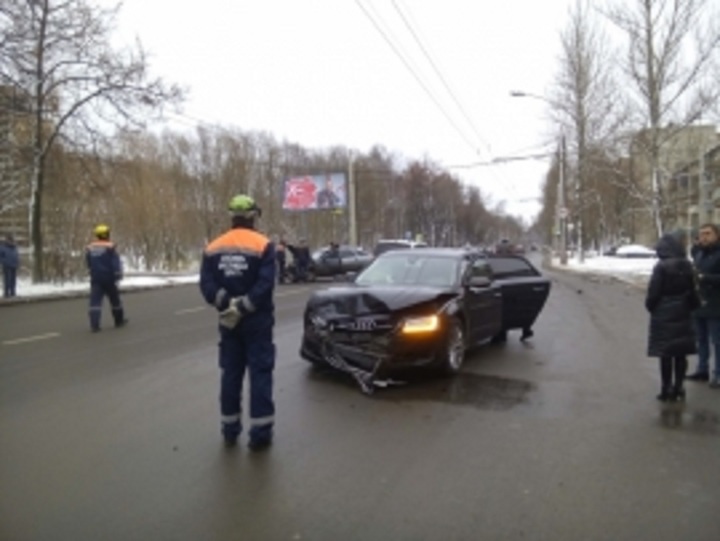 Один человек пострадал в ДТП «ВАЗ-2112» и Audi в Ярославле