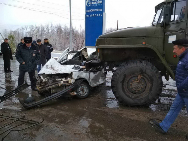 Водитель «Оки» погиб в массовой аварии на трассе «Оренбург-Илек»