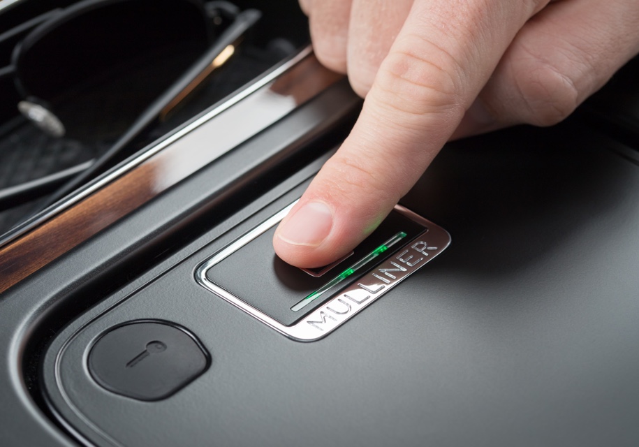 Кроссовер Bentley Bentayga получил сканер отпечатков пальцев‍