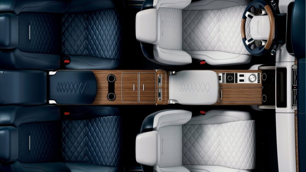 В РФ стартовал прием заказов на внедорожник Range Rover SV Coupe‍