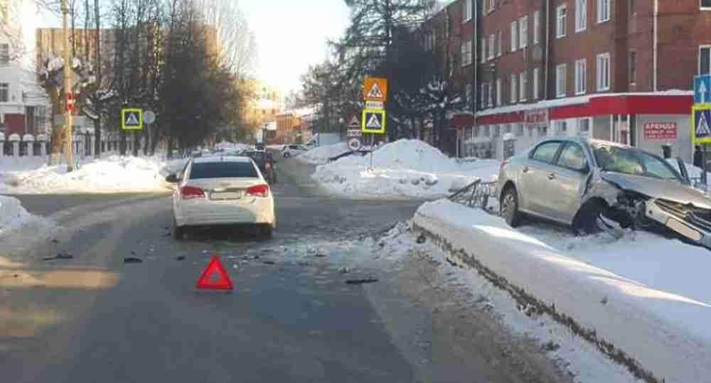Трое пострадали в ДТП «Шевроле» и «Ситроен» в центре Иваново