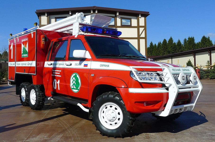 УАЗ рассказал о шестиколесном пожарном пикапе 2014 года