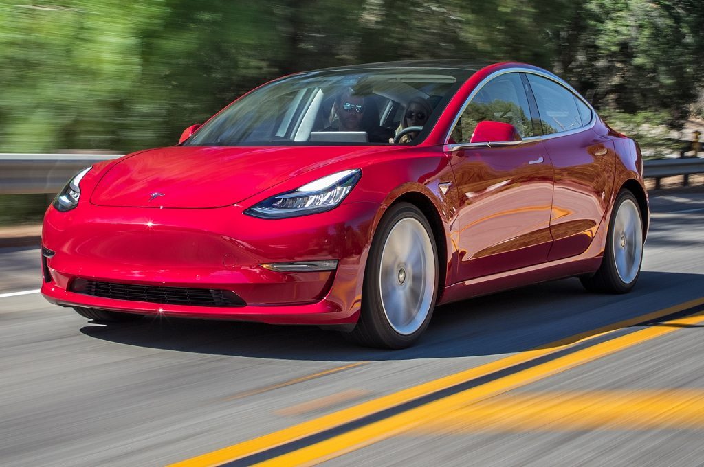 Tesla принимает заказы на Model 3 в Европе и Китае