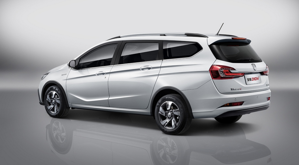 General Motors представила обновленный универсал Baojun 310 Wagon‍