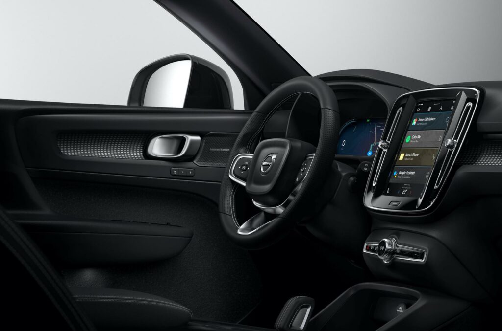 Электрический кроссовер Volvo получит мультимедийную систему на Android
