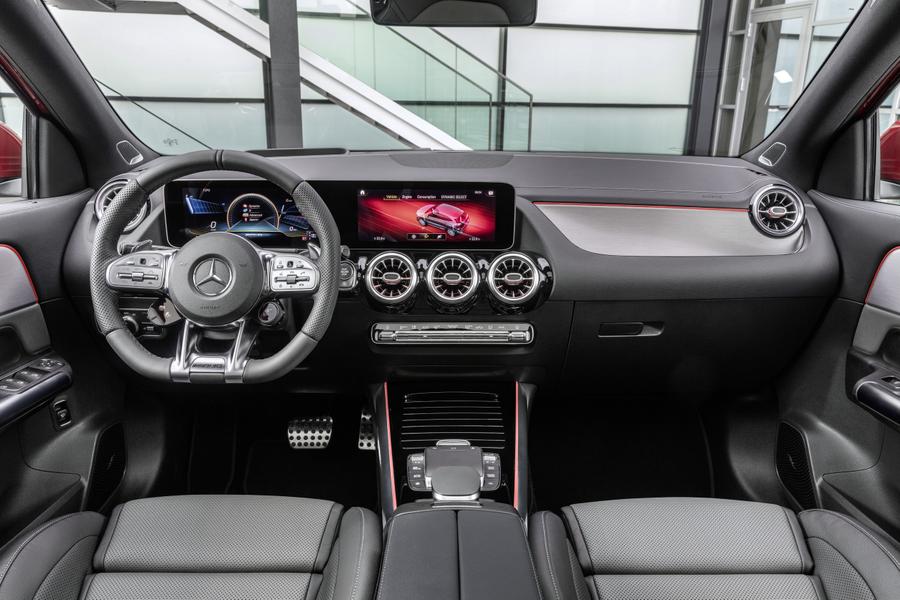 Mercedes-Benz презентовал новый кроссовер GLA