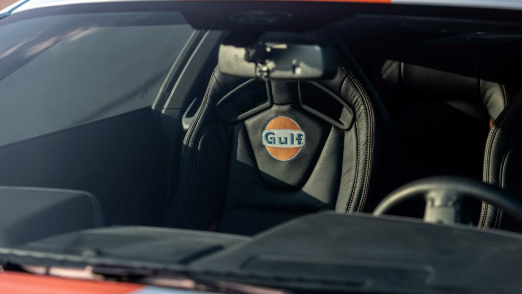 Ford Mustang получил лимитированную версию Gulf Heritage Edition