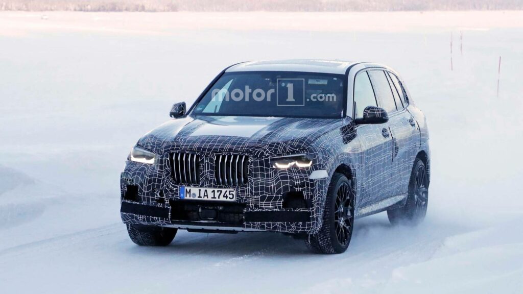 BMW приступила к зимним тестам нового кроссовера BMW X5 M