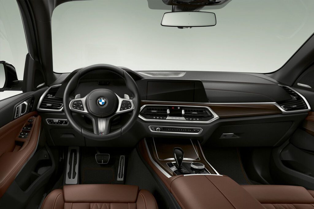 BMW представил гибридный кроссовер BMW X5 xDrive45e