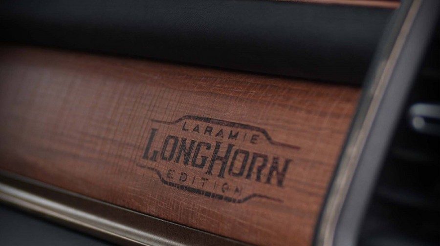 Пикап Ram 1500 2019 получил новую роскошную версию Laramie Longhorn