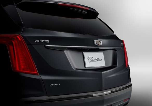 Cadillac оценила лимитированную версию Cadillac XT5 в 3,4 млн рублей