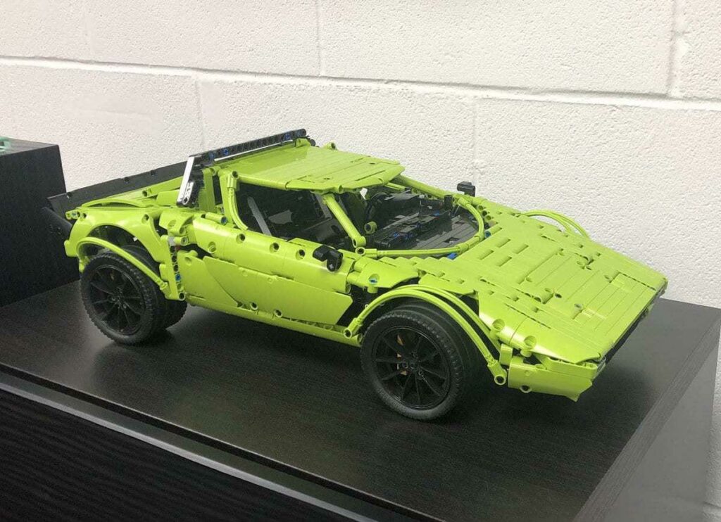Британец из Lego-конструктора Porsche 911 GT3 RS собрал Lancia Stratos