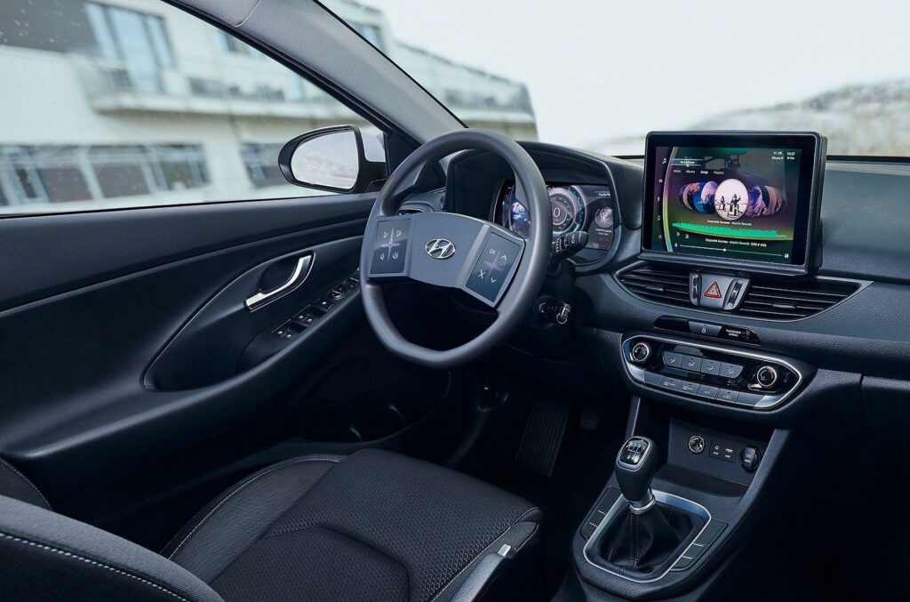 Компания Hyundai показала руль с сенсорными экранами