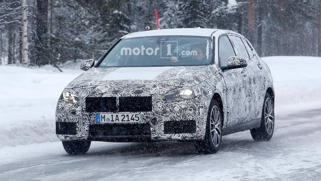 Хэтчбек BMW 1-Series нового поколения замечен на тестах