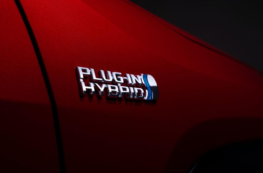Toyota представила подключаемый гибрид Toyota RAV4 Prime