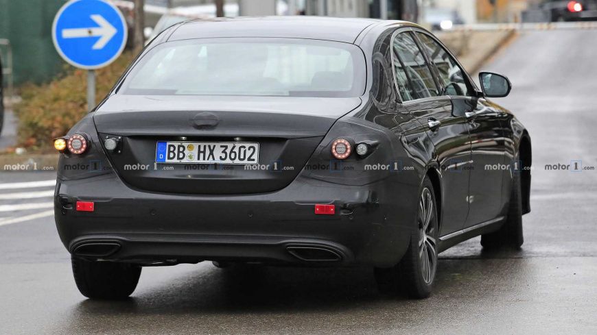 Mercedes-Benz вывела на тесты обновленный седан E-Class