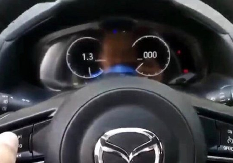 Обновленная Mazda 3 получит виртуальную приборную панель