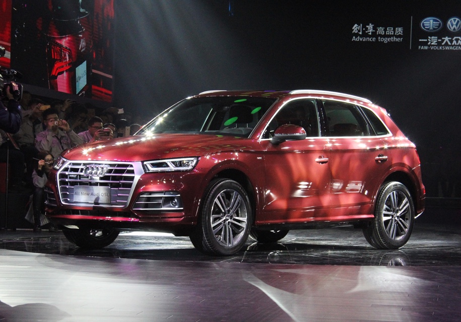 Audi для Китая представила удлиненный кроссовер Audi Q5 L