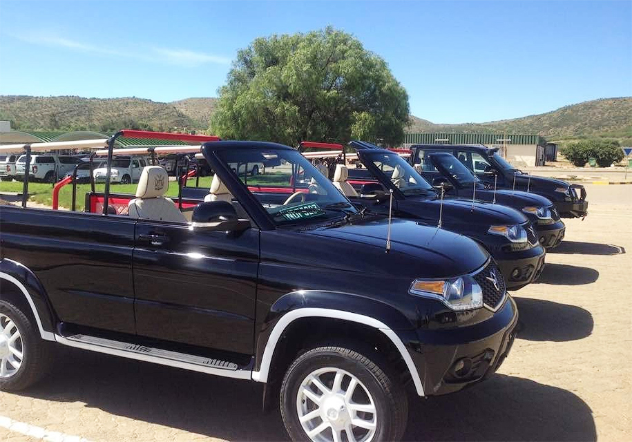 Президент Намибии принял парад на кабриолете УАЗ «Патриот»‍