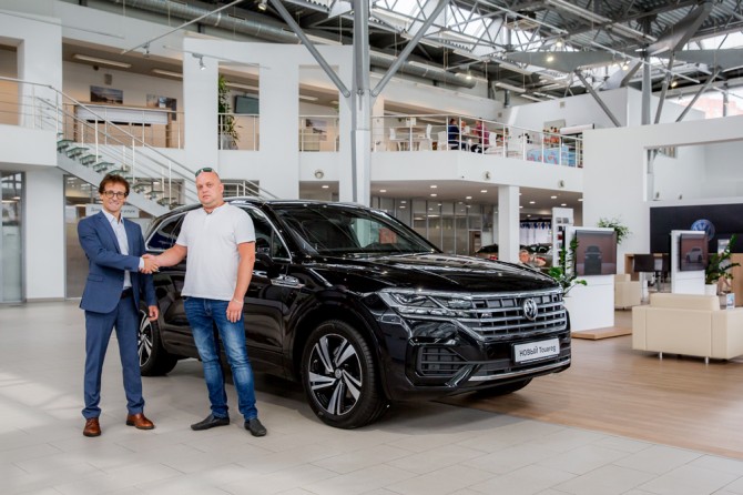 В РФ прoдан первый внедорожник Volkswagen Touareg нового поколения‍
