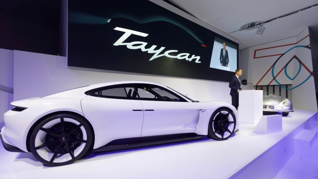 Первая электрическая модель Porsche Taycan стала доступна для предзаказа