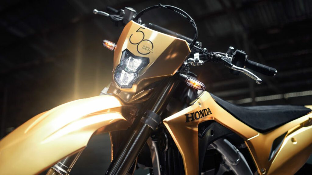 Honda покрыла золотом мотоциклы, спорткары и газонокосилку