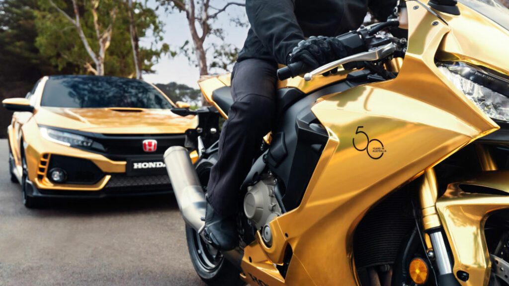 Honda покрыла золотом мотоциклы, спорткары и газонокосилку