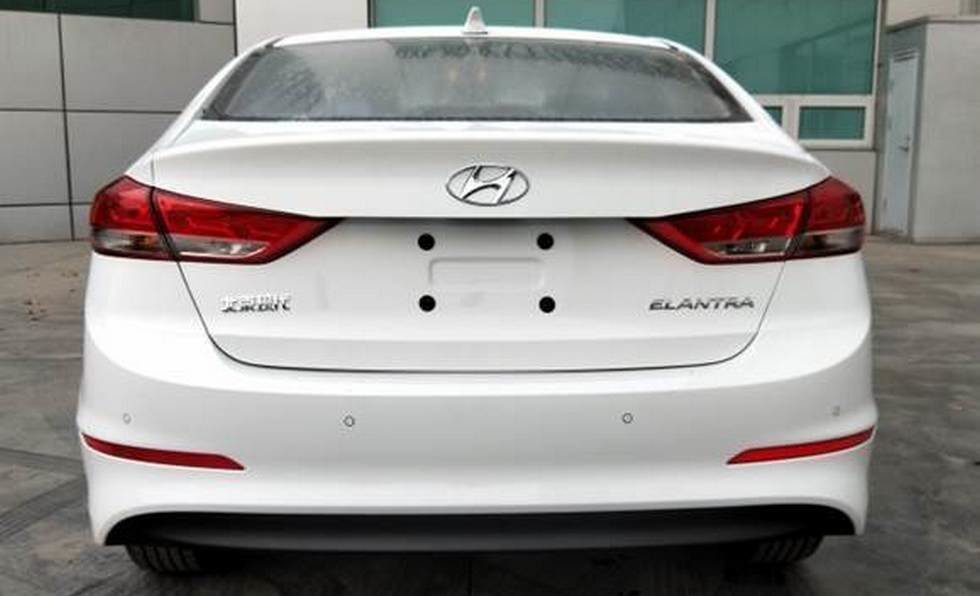Рассекречен обновленный седан Hyundai Elantra с новым двигателем