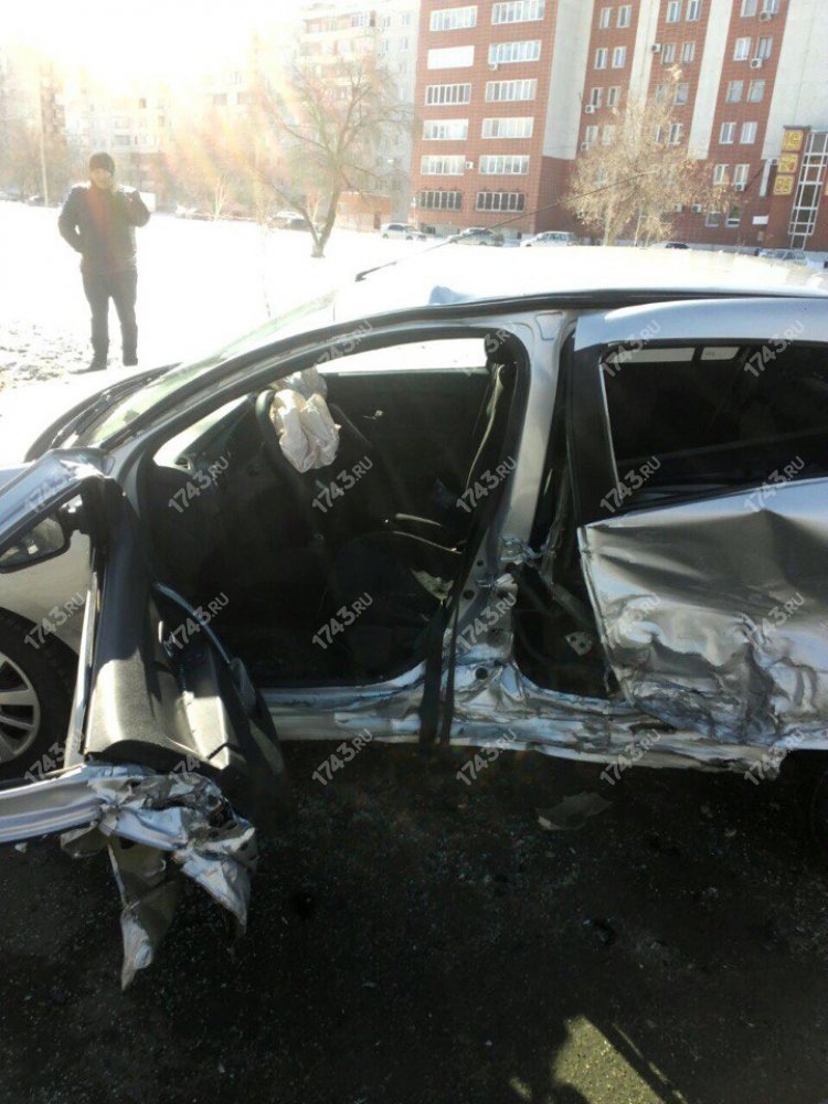 Два человека пострадали в жестком тройном ДТП в Оренбурге