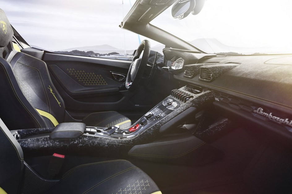 640-сильный суперкар Lamborghini Huracan Spyder представлен в Женеве