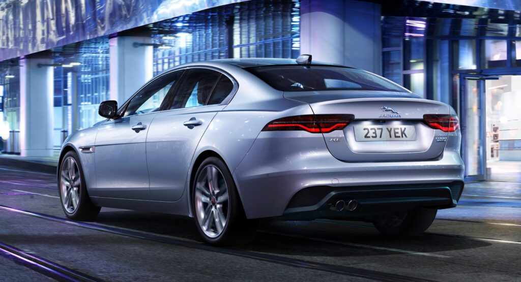 Jaguar представил обновленный седан XE