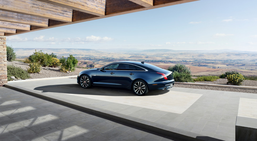 Jaguar выпустил лимитированную версию в честь 50-летия модели XJ